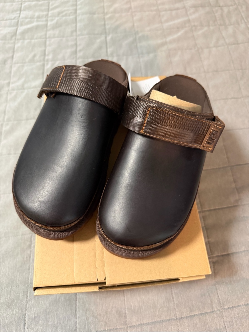 UGG - Leather Goldenstar Clog - Size 6